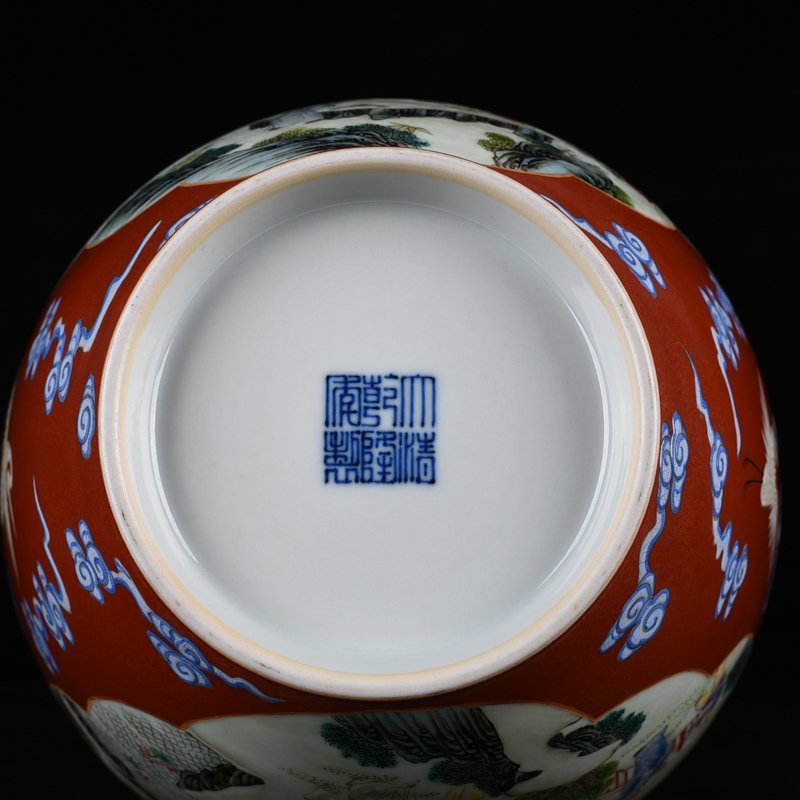 Qing Dynasty Qianlong alum consecrated pastel character dish bottle