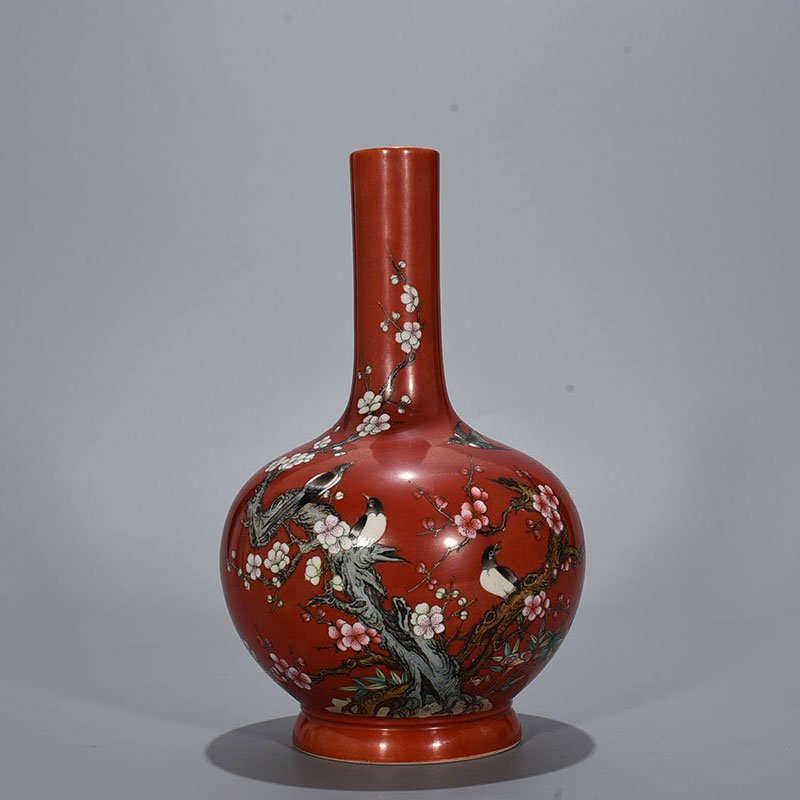 Qing Dynasty Qianlong pastel magpie plum pattern straight neck vase
