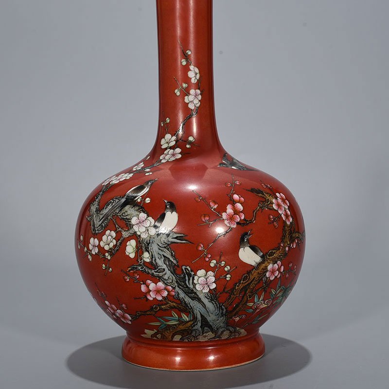 Qing Dynasty Qianlong pastel magpie plum pattern straight neck vase