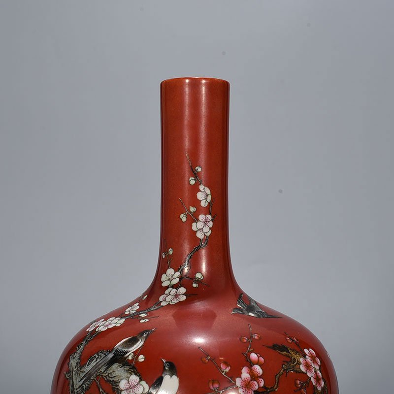 Qing Dynasty Qianlong pastel magpie plum pattern straight neck vase