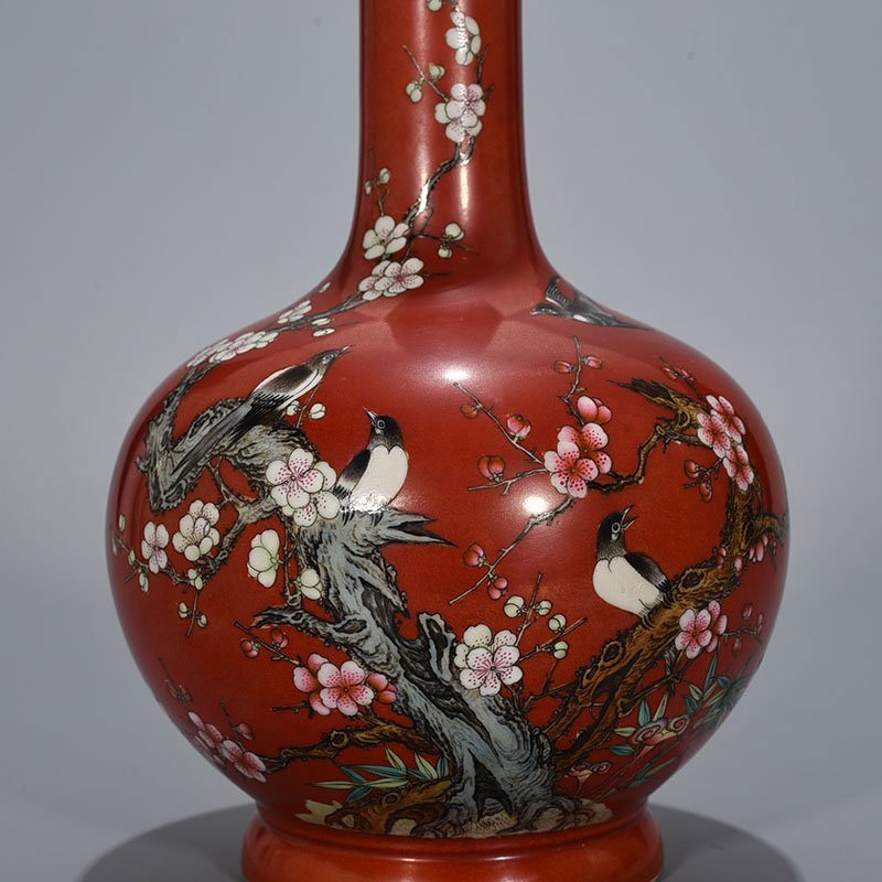 Qing Dynasty Qianlong pastel magpie plum pattern straight neck vase