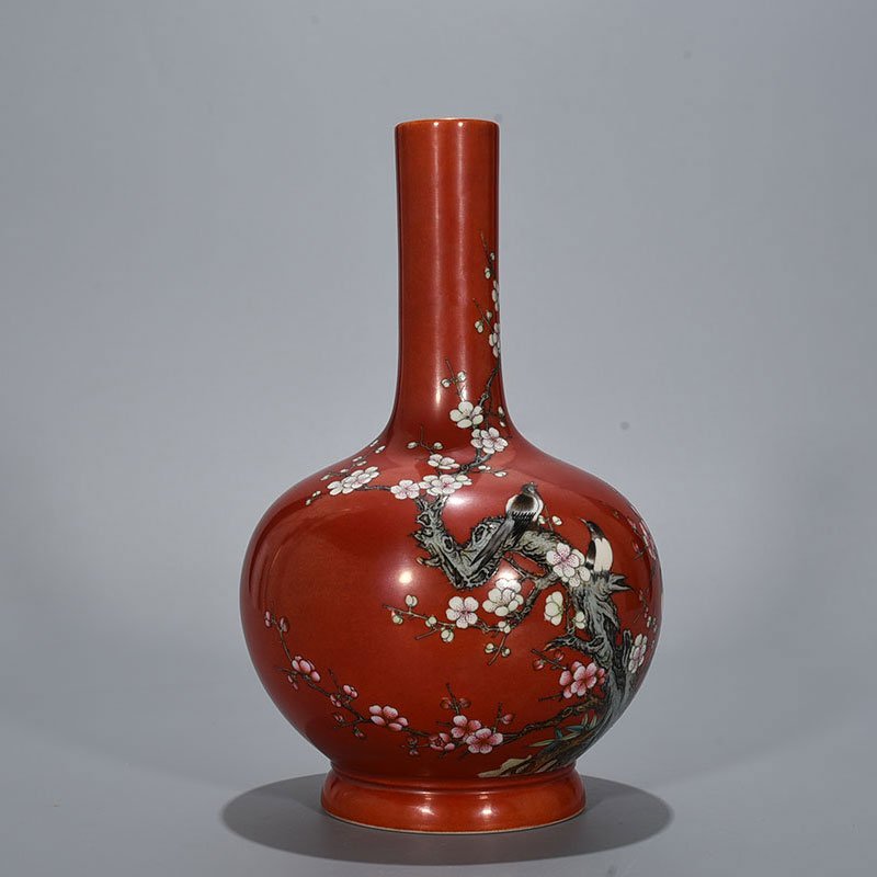 Qing Dynasty Qianlong pastel magpie plum pattern straight neck vase