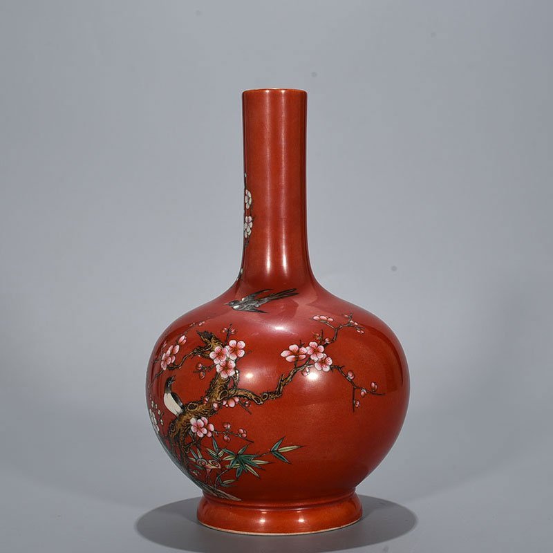 Qing Dynasty Qianlong pastel magpie plum pattern straight neck vase