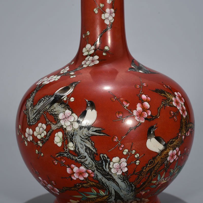 Qing Dynasty Qianlong pastel magpie plum pattern straight neck vase