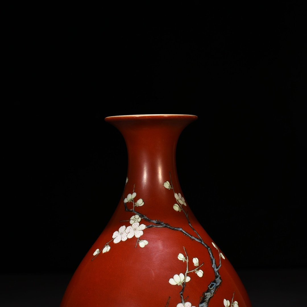 Qing Dynasty Qianlong alum red ground pastel plum pattern jade pot spring vase