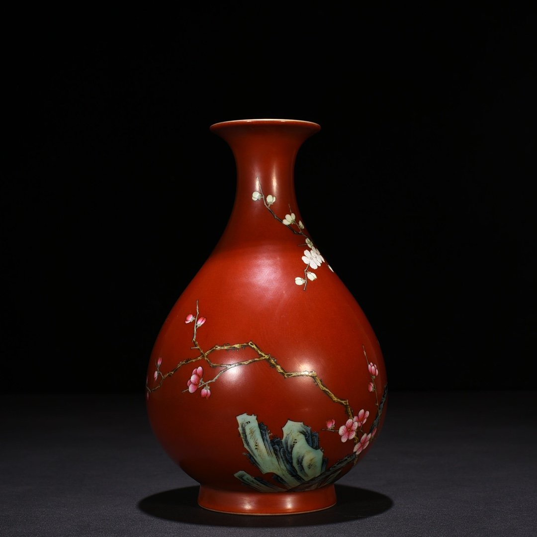 Qing Dynasty Qianlong alum red ground pastel plum pattern jade pot spring vase