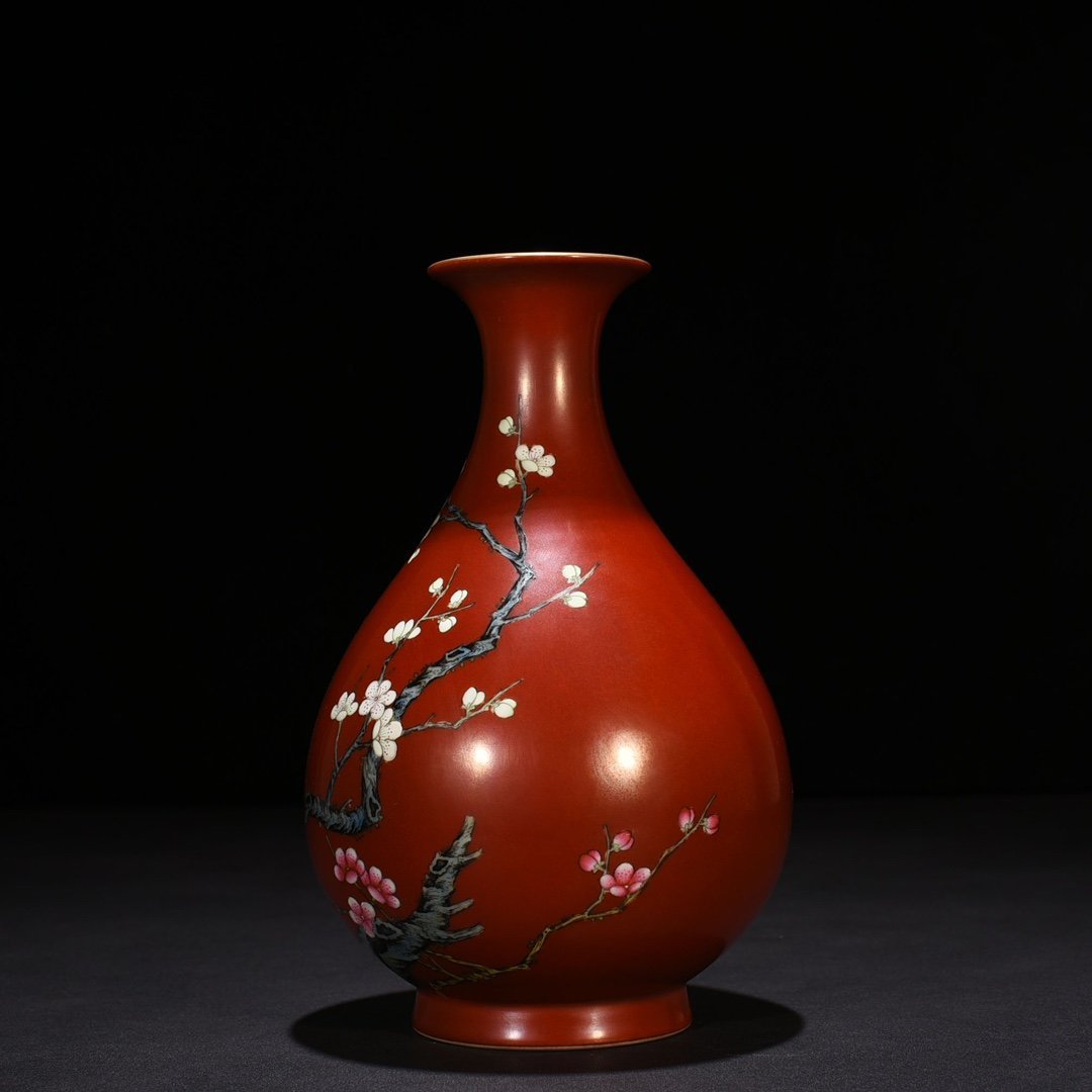 Qing Dynasty Qianlong alum red ground pastel plum pattern jade pot spring vase
