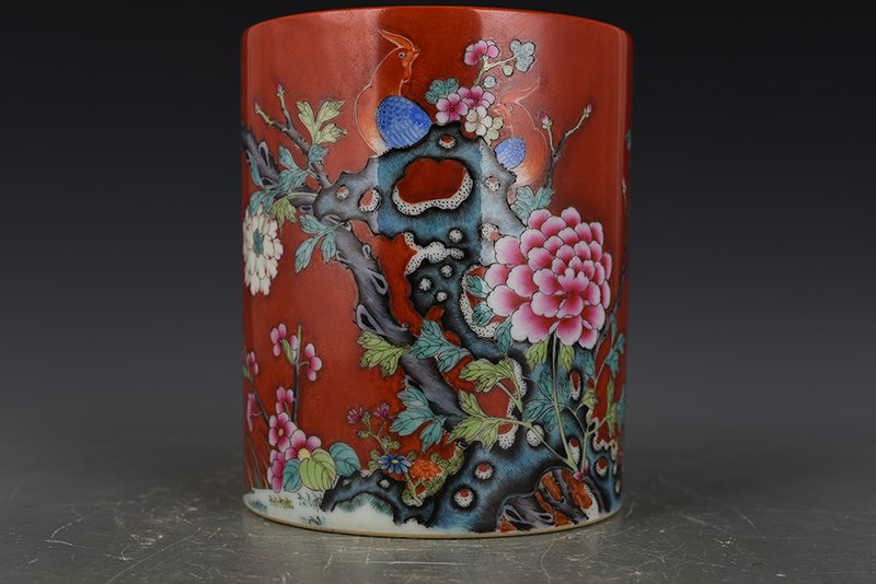 Qing Dynasty Qianlong alum red ground flower and bird pattern pen holder