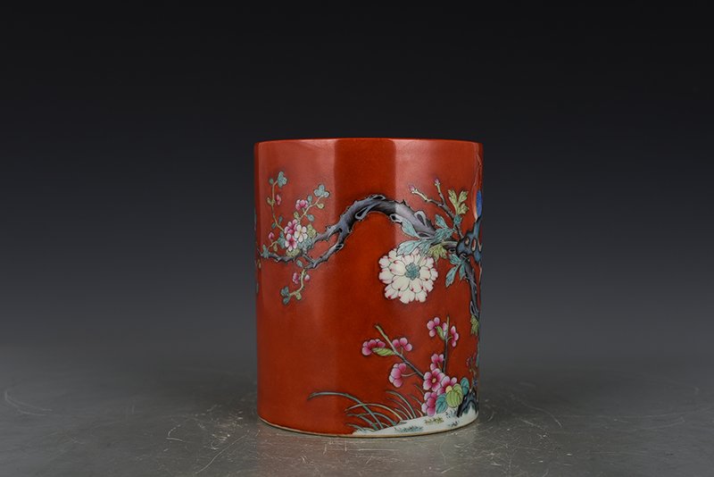 Qing Dynasty Qianlong alum red ground flower and bird pattern pen holder