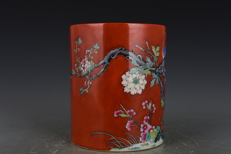 Qing Dynasty Qianlong alum red ground flower and bird pattern pen holder