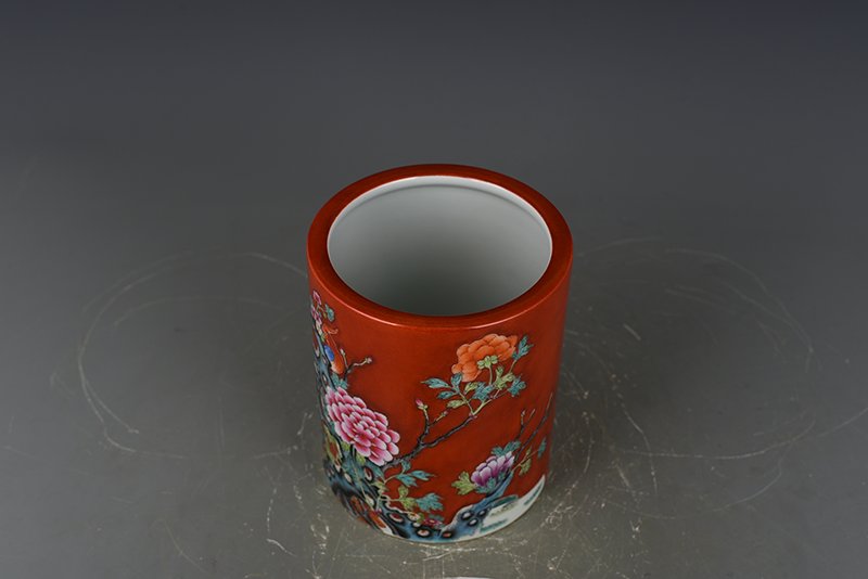 Qing Dynasty Qianlong alum red ground flower and bird pattern pen holder