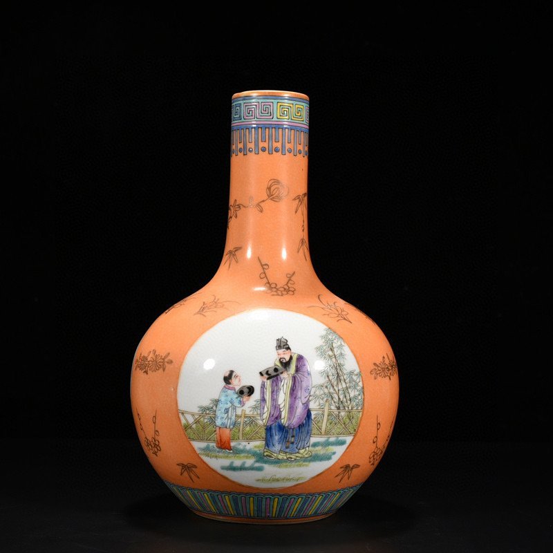 Qing Dynasty Qianlong alum red celestial vase