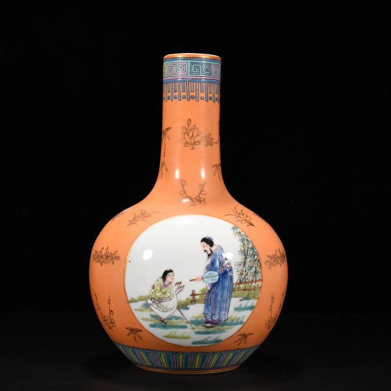 Qing Dynasty Qianlong alum red celestial vase