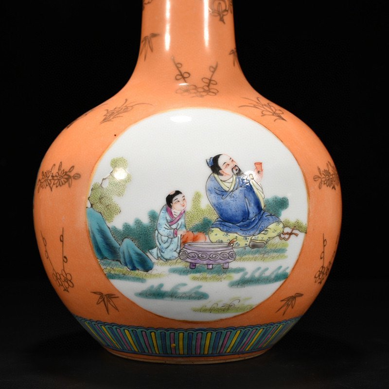 Qing Dynasty Qianlong alum red celestial vase