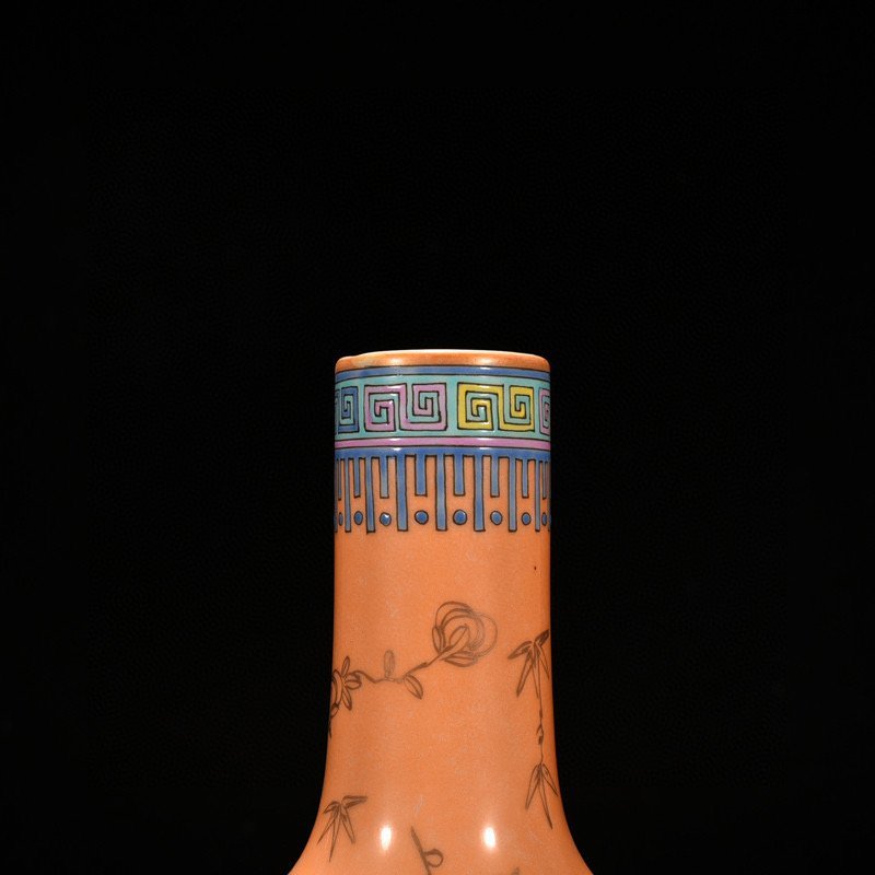Qing Dynasty Qianlong alum red celestial vase