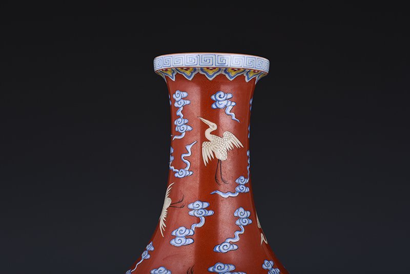 Qing Dynasty Qianlong alum red consecrated pastel figure bottle