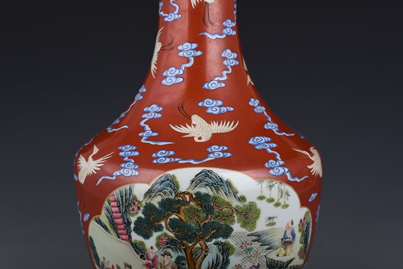 Qing Dynasty Qianlong alum red consecrated pastel figure bottle