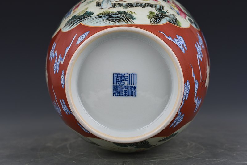 Qing Dynasty Qianlong alum red consecrated pastel figure bottle