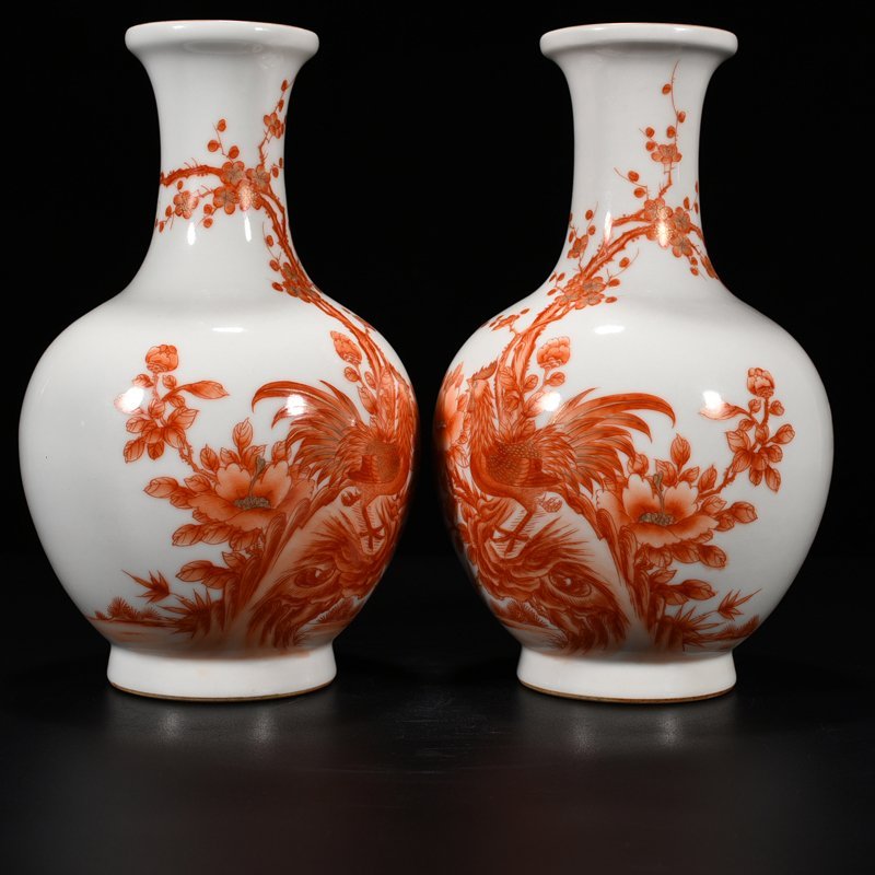 Qing Dynasty Qianlong alum red vase with gold rooster and floral pattern