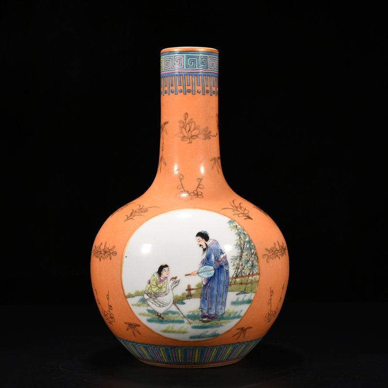 Qing Dynasty Qianlong alum red gold painted celestial sphere vase