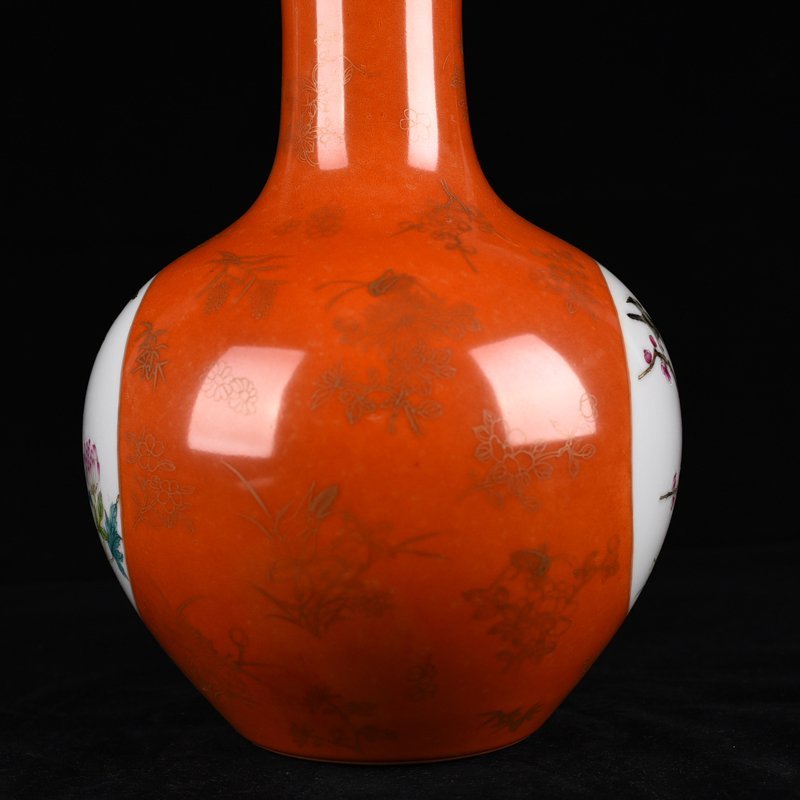 Qing Dynasty Qianlong alum red gold-consecrated flower and bird celestial sphere vase