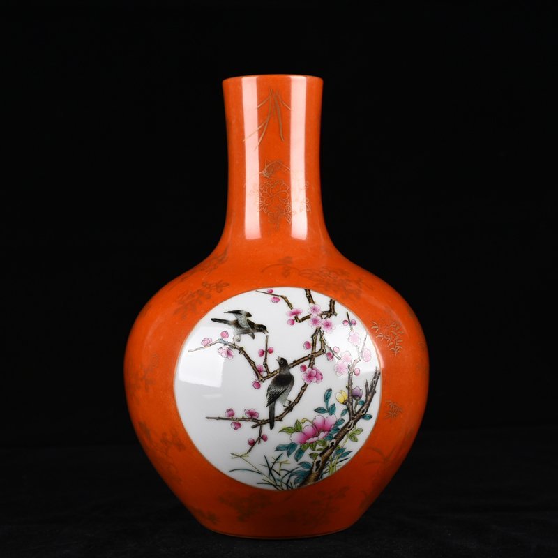 Qing Dynasty Qianlong alum red gold-consecrated flower and bird celestial sphere vase
