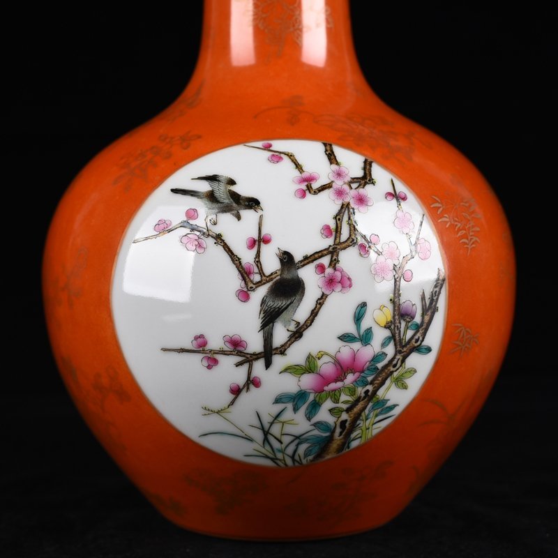 Qing Dynasty Qianlong alum red gold-consecrated flower and bird celestial sphere vase
