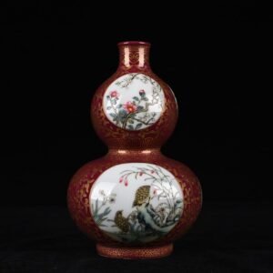 Qing Dynasty Qianlong alum red gold painted flower and bird gourd vase