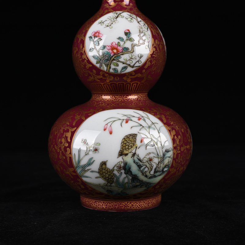 Qing Dynasty Qianlong alum red gold painted flower and bird gourd vase