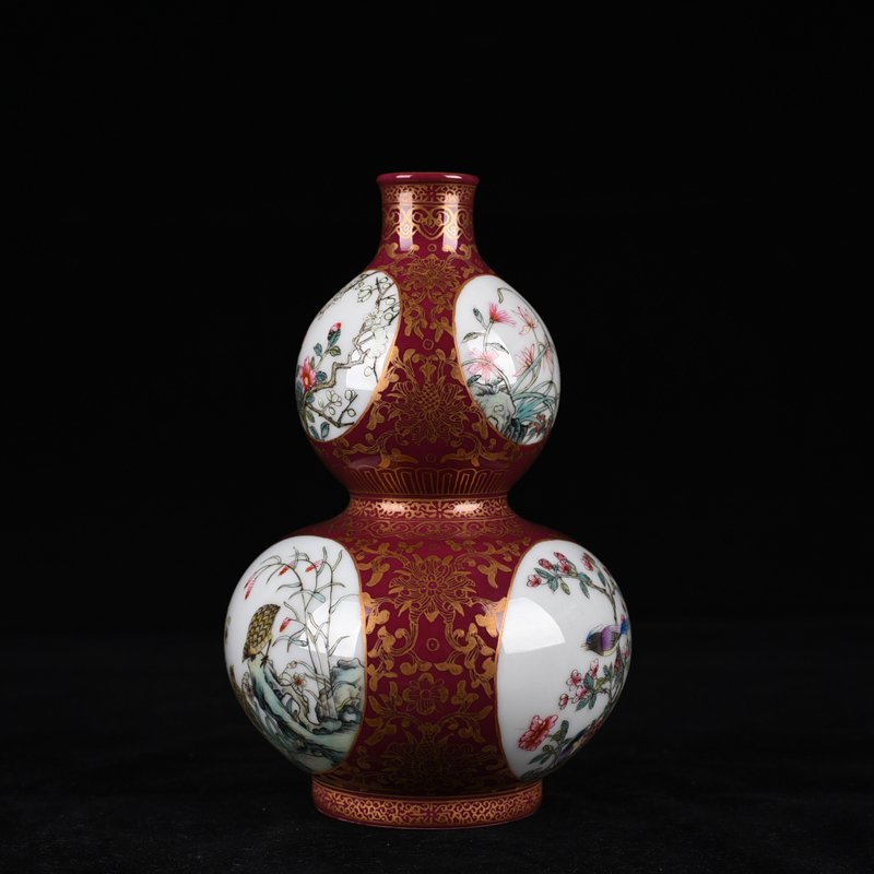 Qing Dynasty Qianlong alum red gold painted flower and bird gourd vase