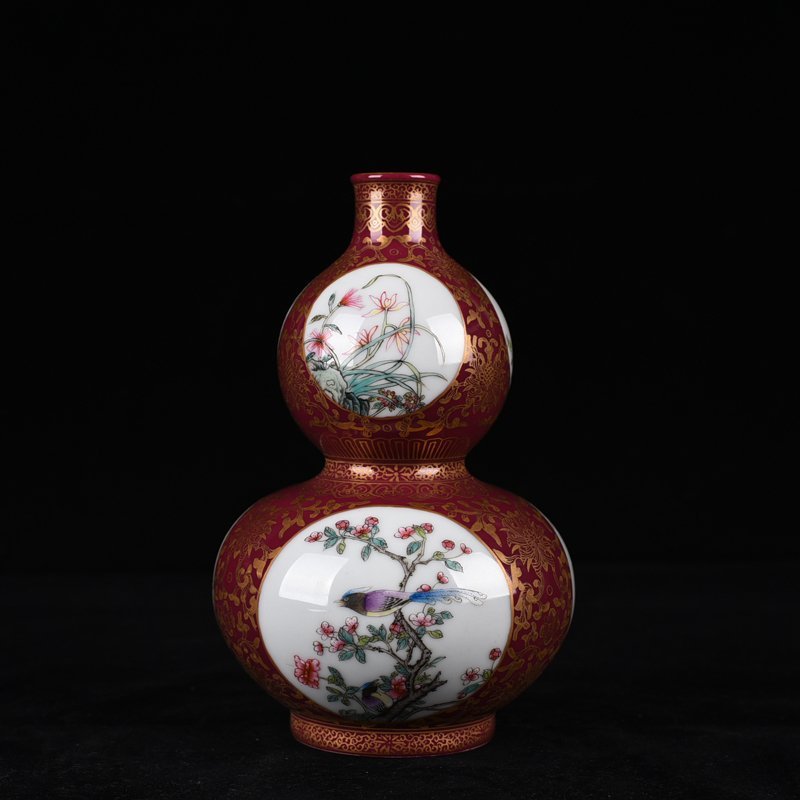 Qing Dynasty Qianlong alum red gold painted flower and bird gourd vase