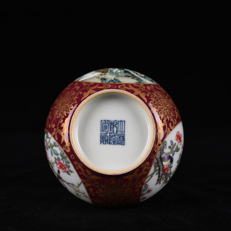 Qing Dynasty Qianlong alum red gold painted flower and bird gourd vase