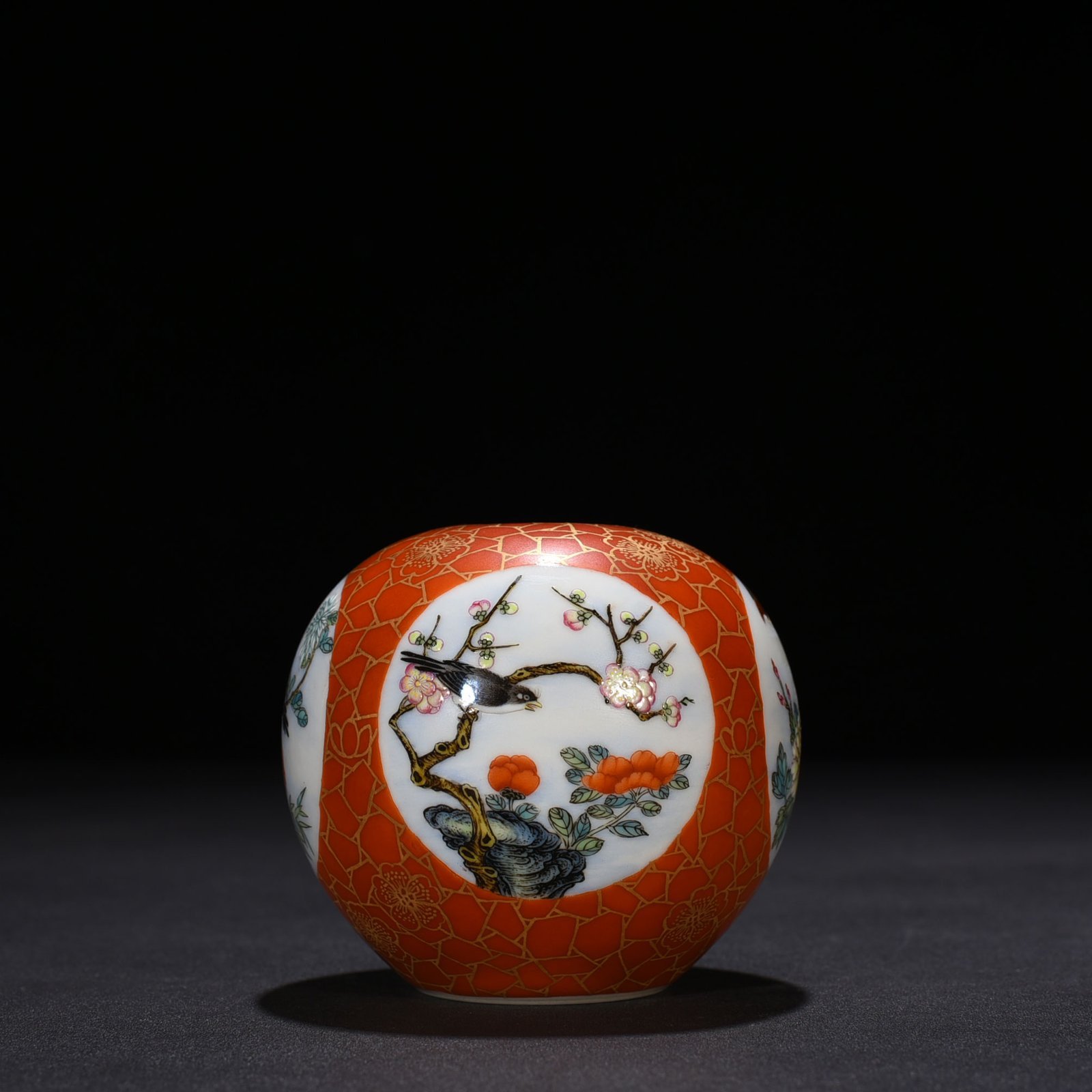 Qing Dynasty Qianlong alum red gold painted water bowl