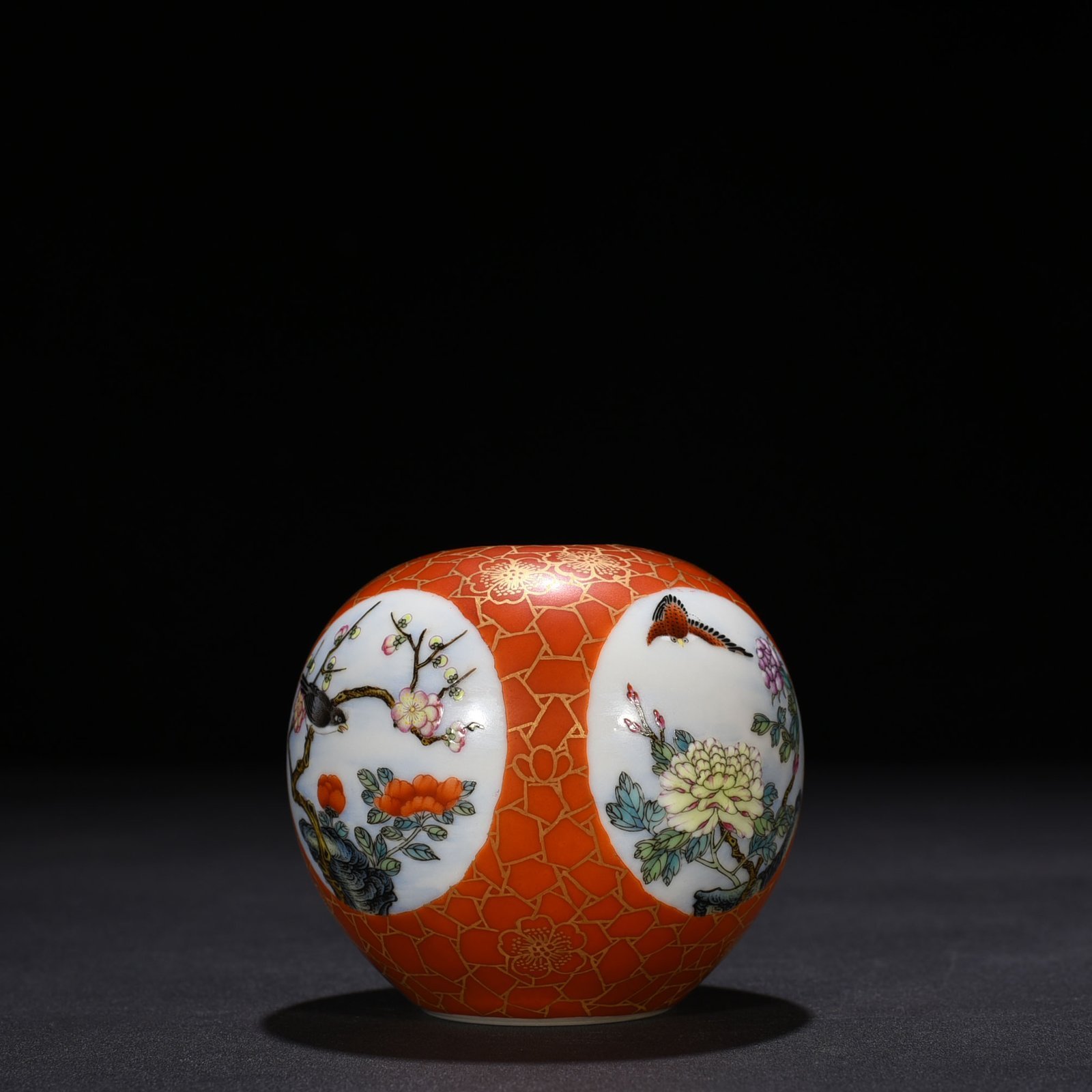 Qing Dynasty Qianlong alum red gold painted water bowl