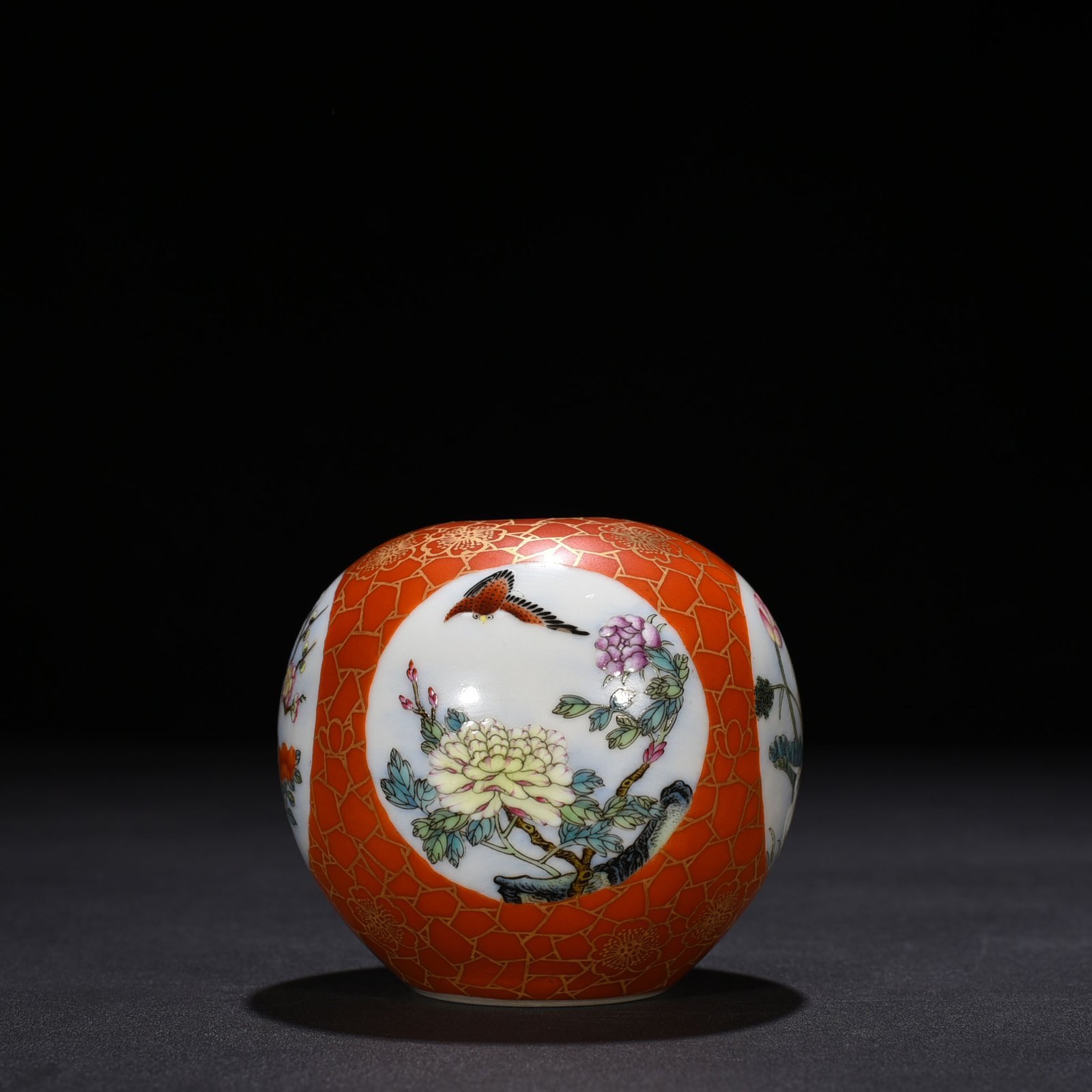 Qing Dynasty Qianlong alum red gold painted water bowl