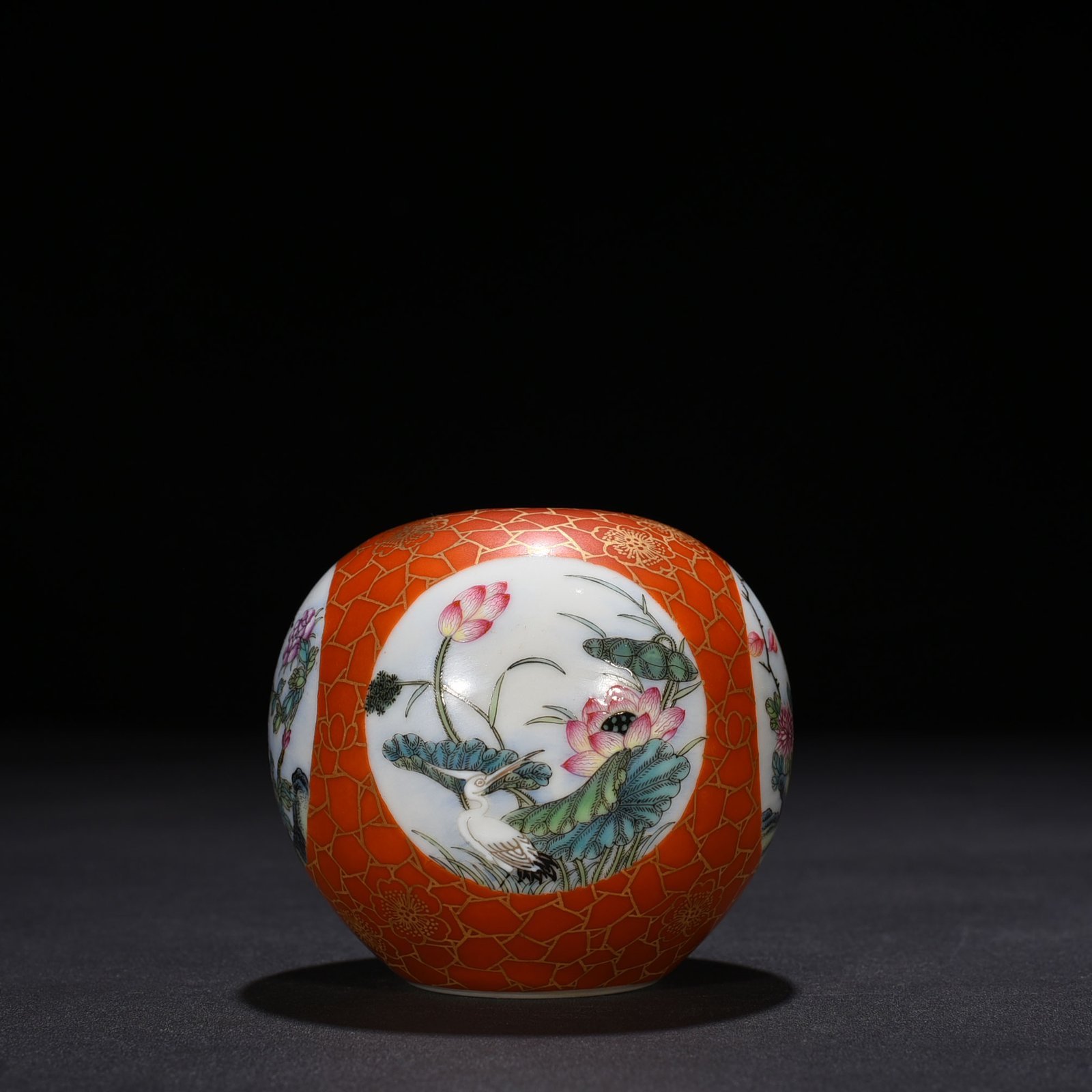 Qing Dynasty Qianlong alum red gold painted water bowl