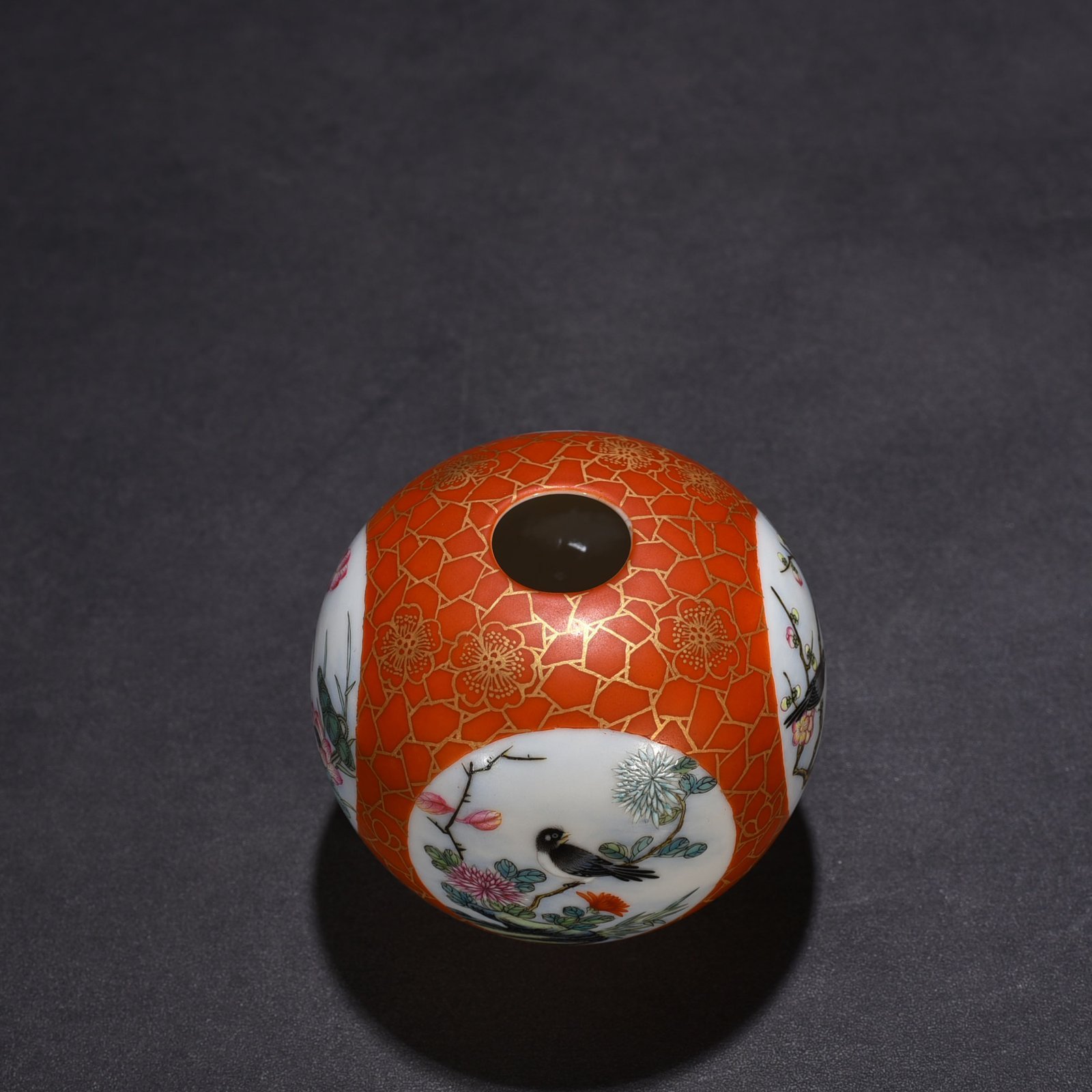 Qing Dynasty Qianlong alum red gold painted water bowl