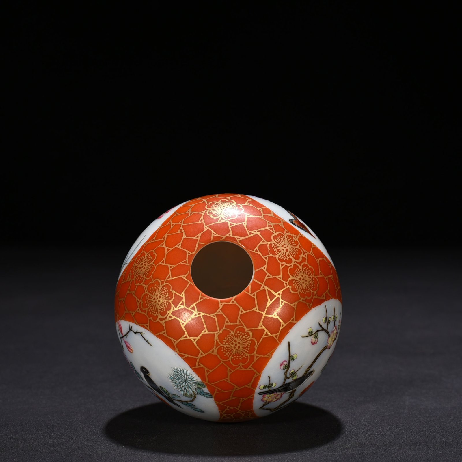 Qing Dynasty Qianlong alum red gold painted water bowl