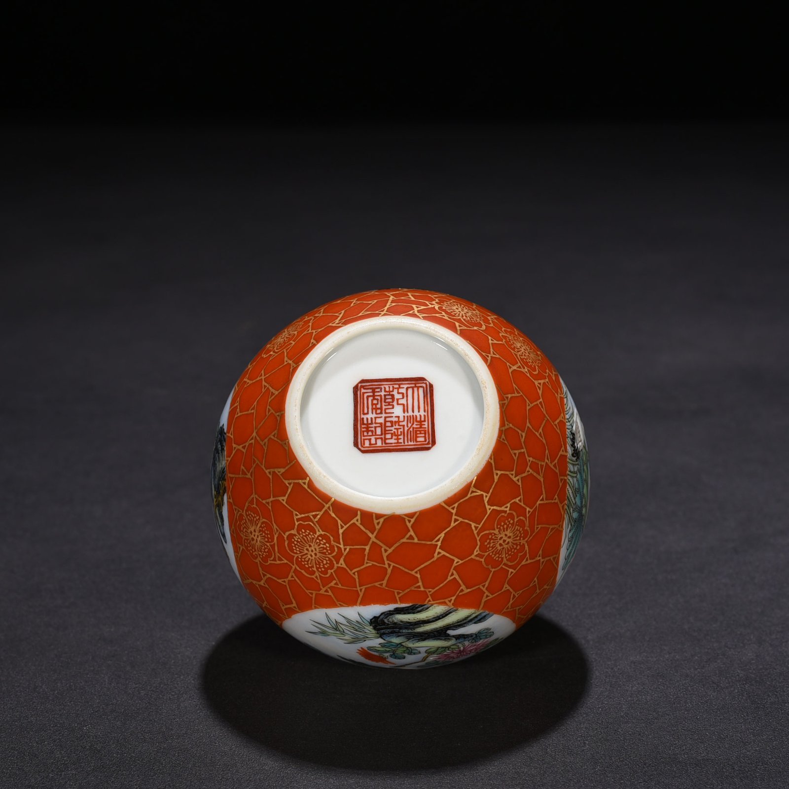 Qing Dynasty Qianlong alum red gold painted water bowl
