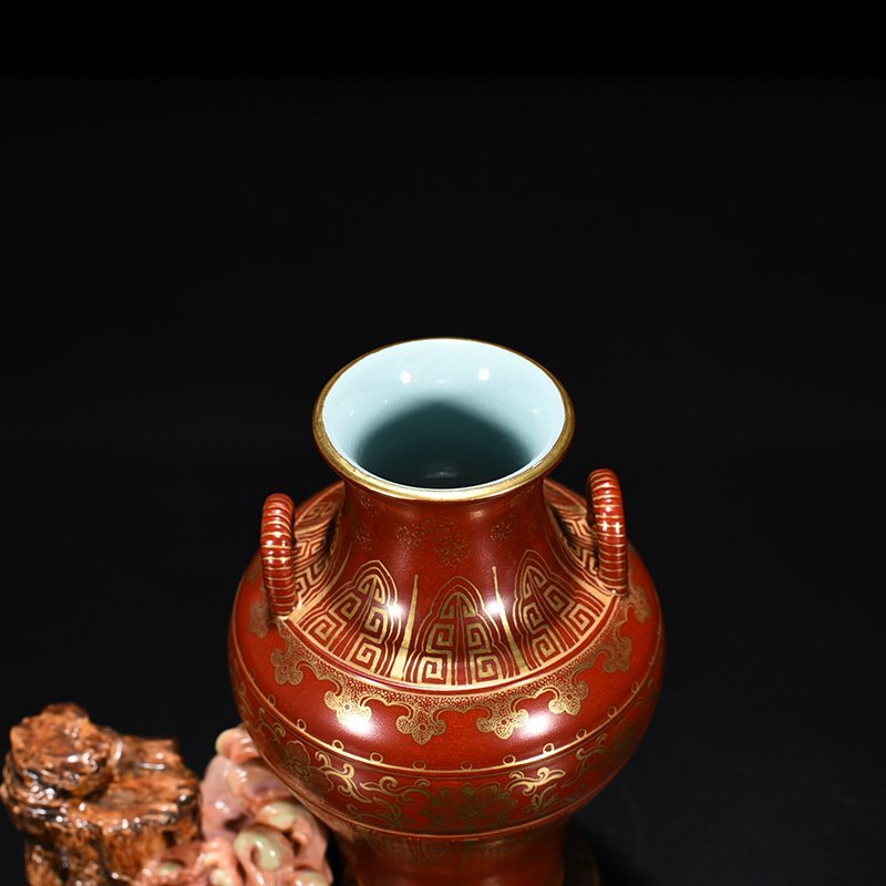 Qing Dynasty Qianlong alum red gold Fuhai Shoushan vase