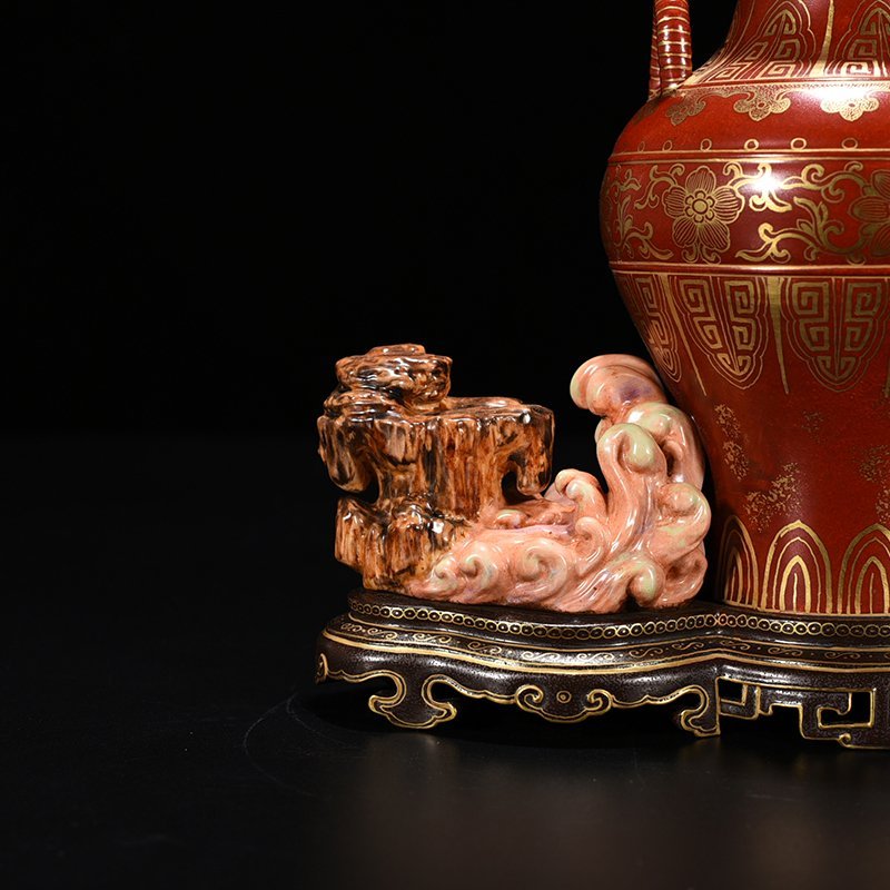 Qing Dynasty Qianlong alum red gold Fuhai Shoushan vase