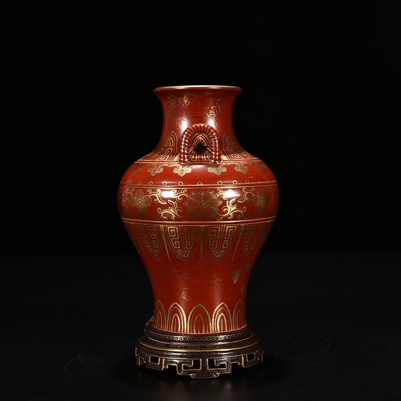 Qing Dynasty Qianlong alum red gold Fuhai Shoushan vase