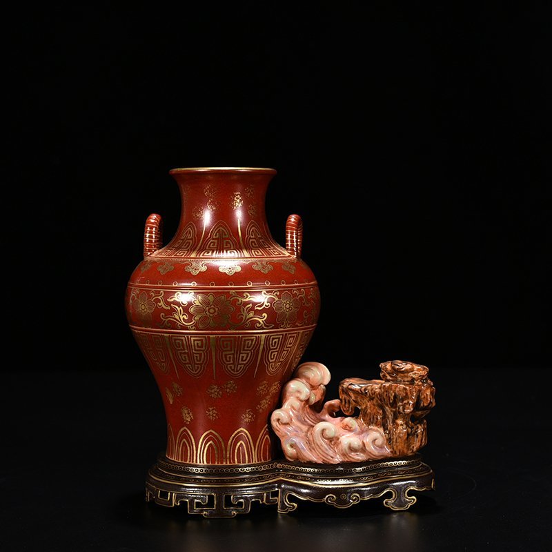 Qing Dynasty Qianlong alum red gold Fuhai Shoushan vase