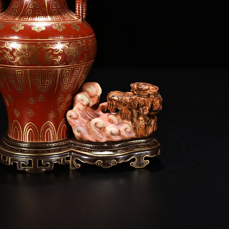 Qing Dynasty Qianlong alum red gold Fuhai Shoushan vase