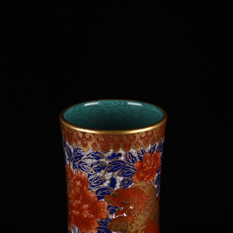 Qing Dynasty Qianlong alum red gold painted lion pattern celestial sphere vase