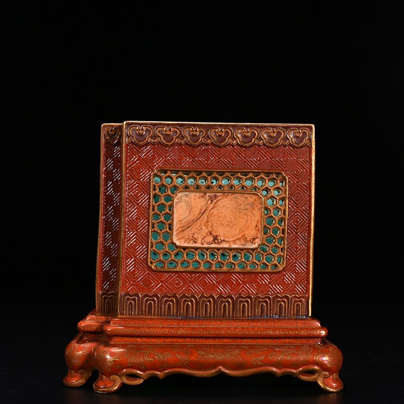 Qing Dynasty Qianlong alum red gold painted hollow Fangsheng pen holder