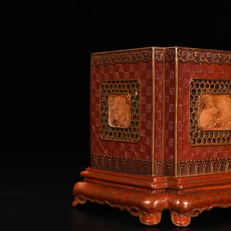 Qing Dynasty Qianlong alum red gold painted hollow Fangsheng pen holder