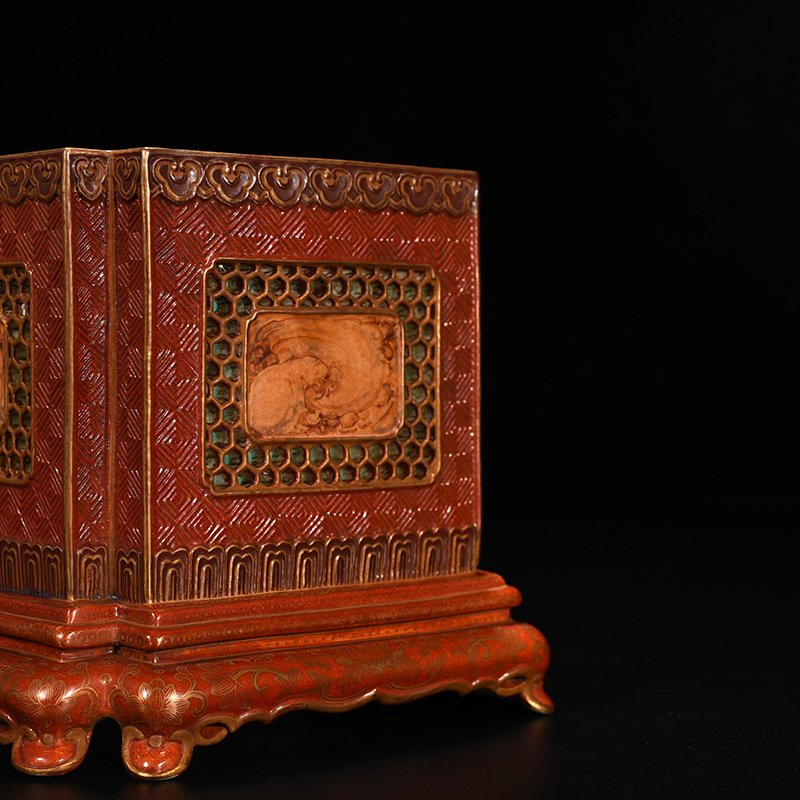Qing Dynasty Qianlong alum red gold painted hollow Fangsheng pen holder