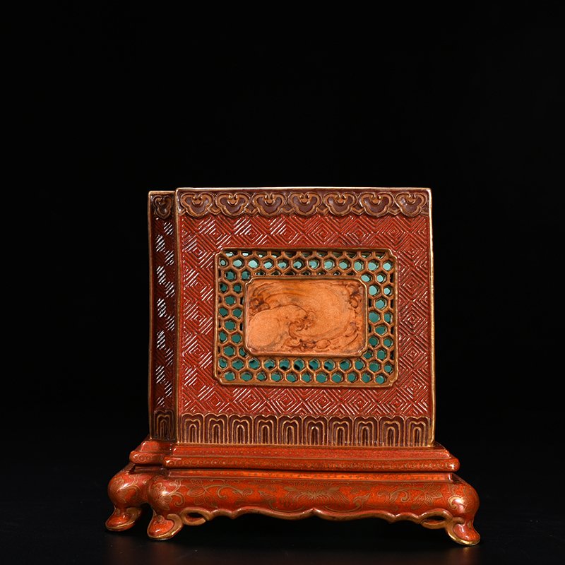 Qing Dynasty Qianlong alum red gold painted hollow Fangsheng pen holder