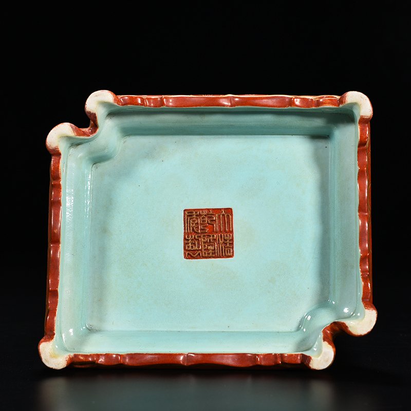 Qing Dynasty Qianlong alum red gold painted hollow Fangsheng pen holder